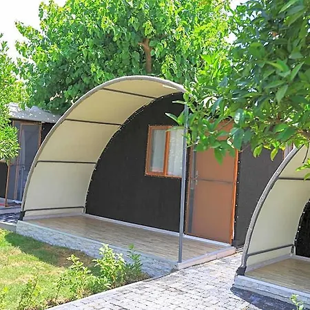 Merry & Tent Hotel *